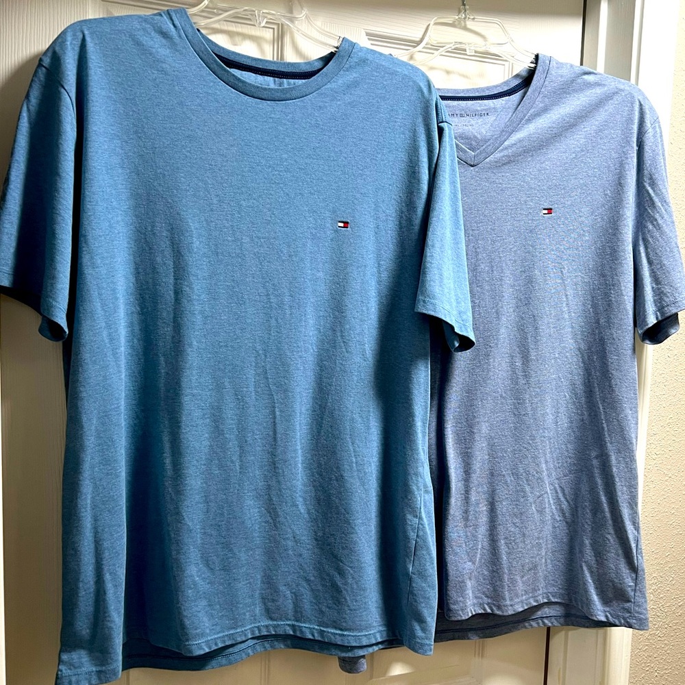 2 Men’s Tommy Hilfiger Shirts Size XL EUC